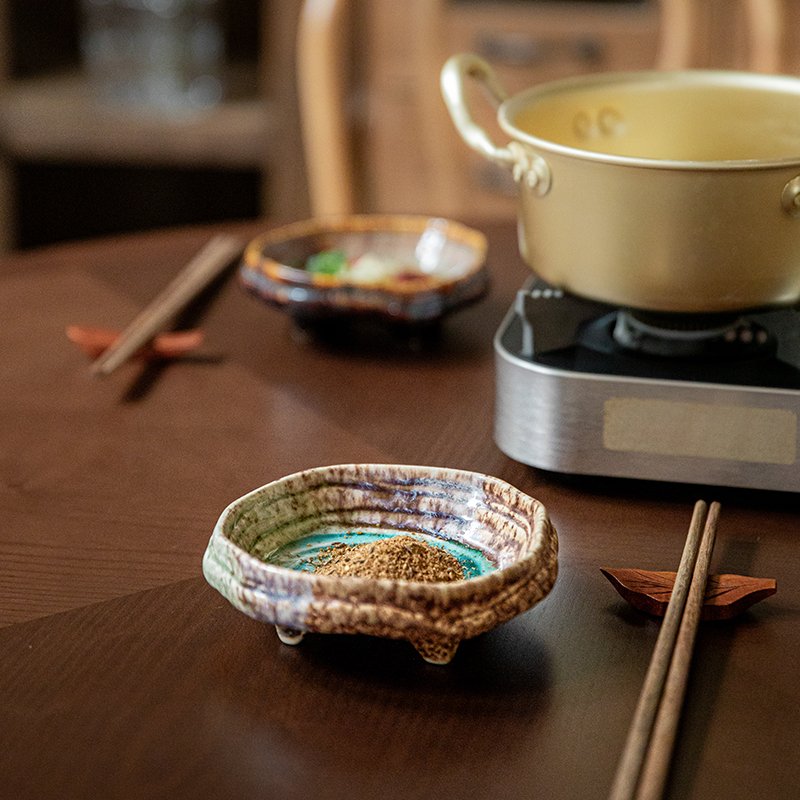 Nepravidelné porcelánové taniere na dezert s vysokým podstavcom, japonský štýl, pripravené na darček, možnosť potlače loga