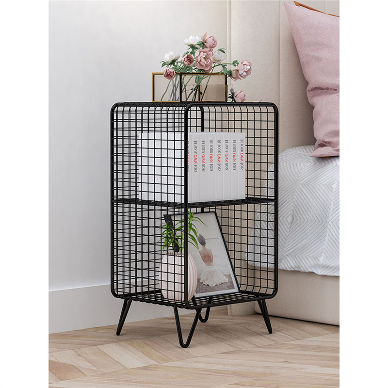 Kovový nočný stolík s mrežovým úložným priestorom pre spálňu, vrchný diel zo bridlice – multifunkčné, vyžaduje zostavenie