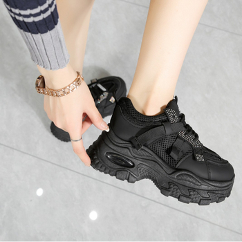 Moterų kasdieniai sportbačiai su stora padu, aukščio padidinimas, kvėpuojanti viršutinė dalis, raišteliai, anti-slip padas AK602