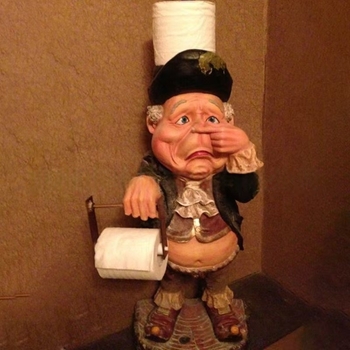 Držiak vreckoviek – pánska figúrka, karikatúrny štýl, materiál: živica a plast, kód produktu 4451544511, balenie: kartón