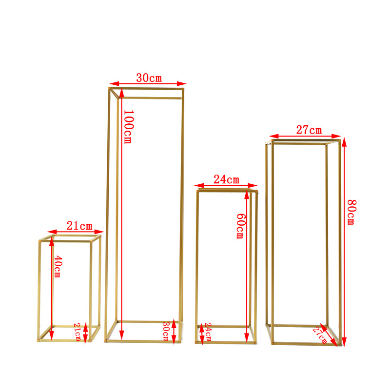 Stojany na rekvizity svadobné fotografovanie, súbor štyroch dielov s štvorcovými geometrickými rámami pre balóniky a kvety; kovová konštrukcia, uhlíková oceľ, vysoko teplotný náter, odolné voči pádom
