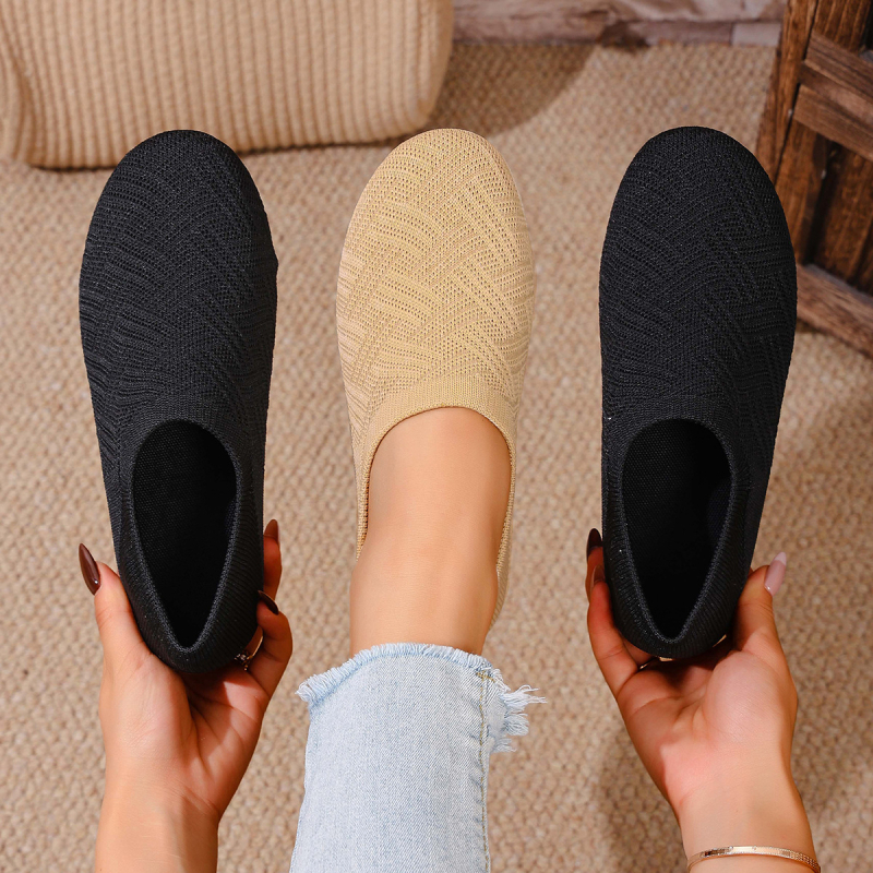 Női textil slip-on cipő gumírozott talppal, alacsony sarok, kerek orr, belső talp ultra-finom rostból