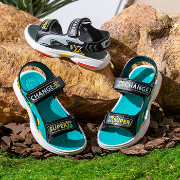 Detské plážové sandále - priedušný PVC vrchný diel, PVC podrážka, zapínanie na suchý zips, vzor s písmenami