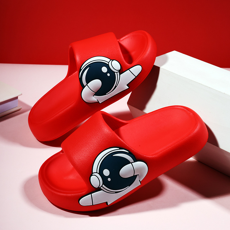 Vaikų šlepetės – EVA viršus ir EVA padas, karikatūros raštas, kvėpuojančios ir neslidžios, vaikams nuo 4 iki 16 metų.