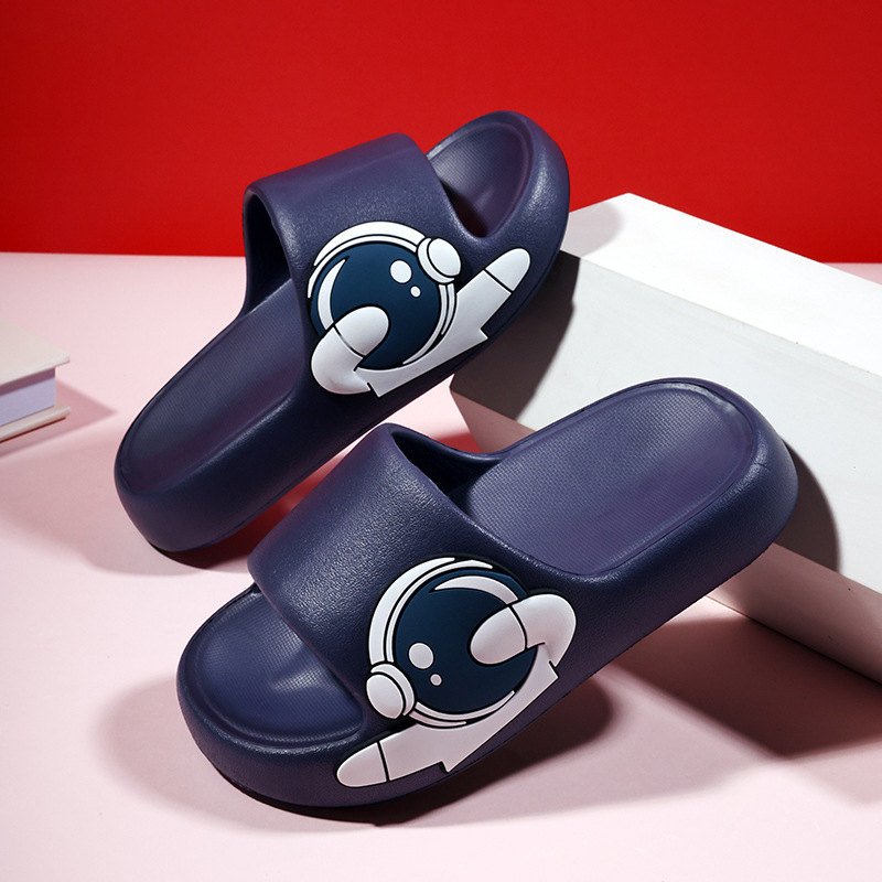 Vaikų šlepetės – EVA viršus ir EVA padas, karikatūros raštas, kvėpuojančios ir neslidžios, vaikams nuo 4 iki 16 metų.