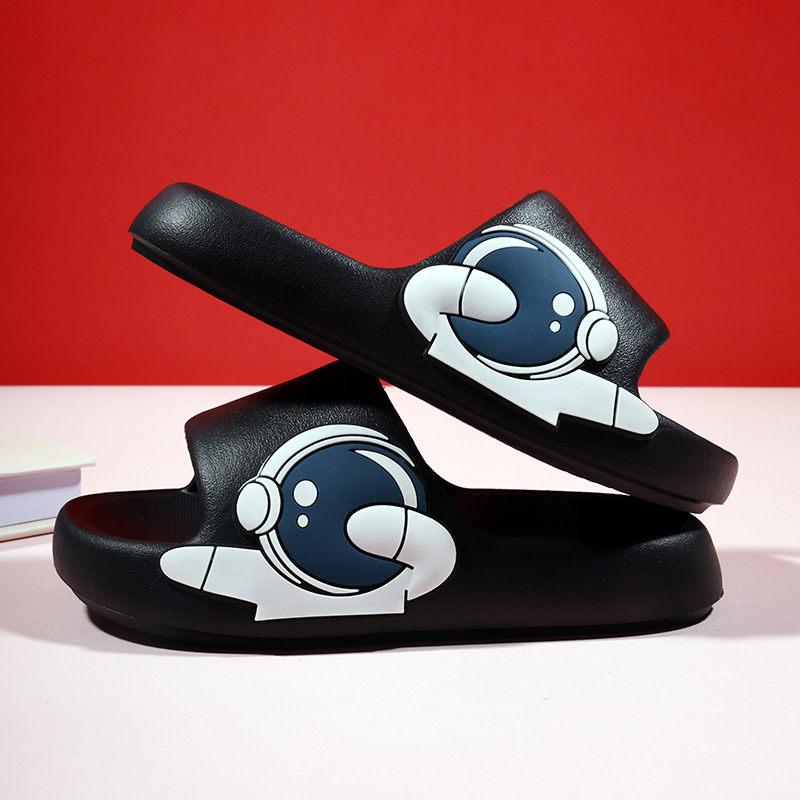 Vaikų šlepetės – EVA viršus ir EVA padas, karikatūros raštas, kvėpuojančios ir neslidžios, vaikams nuo 4 iki 16 metų.