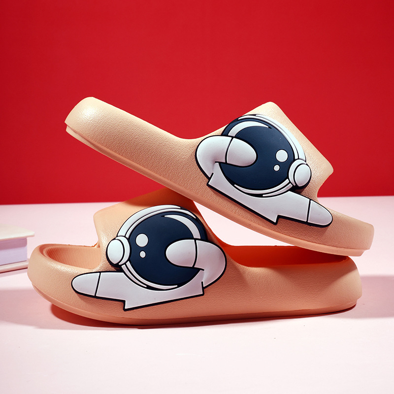 Vaikų šlepetės – EVA viršus ir EVA padas, karikatūros raštas, kvėpuojančios ir neslidžios, vaikams nuo 4 iki 16 metų.