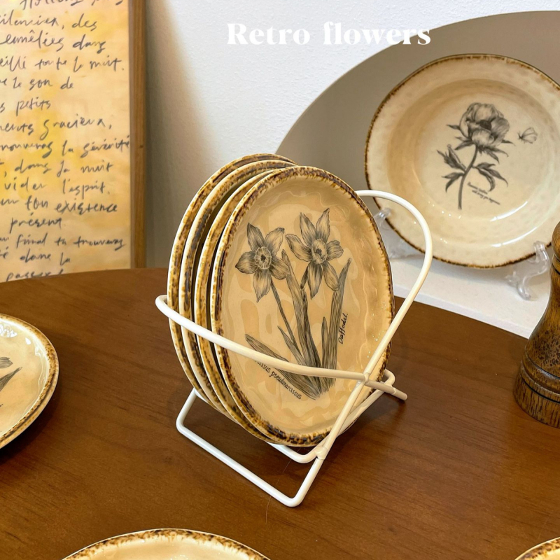 Keramický dezertný tanier v retro štýle, kruhový tvar, podglazúrne farbenie