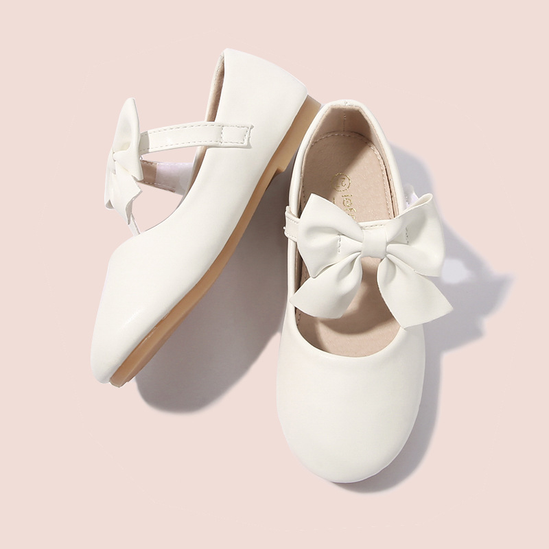 Topánky pre dievčatá z kože, vrchný materiál mikrovlákno, podrážka z teľacieho šľachu, stielka PU, zapínanie na suchý zips, nízky profil