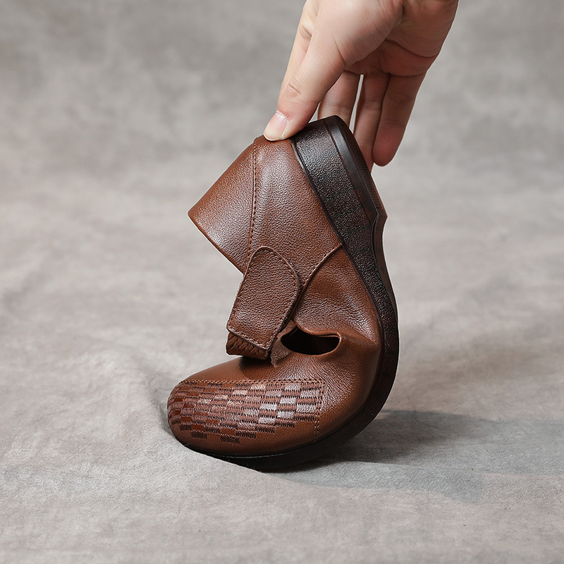 Bean Shoes nőknek: felső rész első osztályú marhabőrből, alacsony dőlésű sarok 1–3 cm, Velcro-zárás, kerek orr, talp tendonból