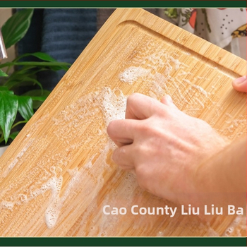 Drevený kuchynský podnos s obojstrannou doskou na krájanie, minimalistický moderný dizajn