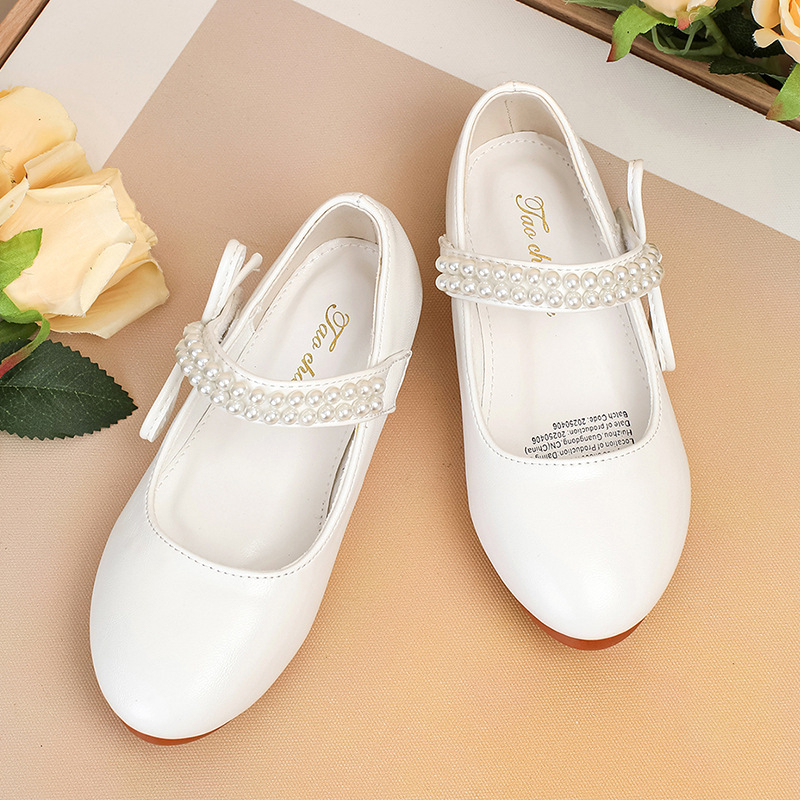 Dievčenské topánky z PU kože – zapínanie na suchý zips, gumová podrážka, nízky profil, protišmykové prvky (PU vrchná časť; gumová podrážka; zapínanie na suchý zips; nízky profil; protišmykové prvky)