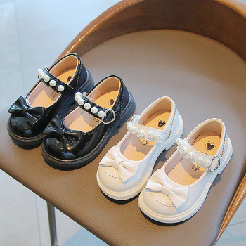 Dievčenské topánky – princezná, vrchný materiál syntetická koža, podrážka z kompozitu, zapínanie na suchý zips, jar