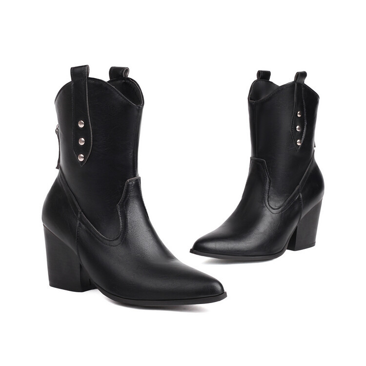 Riterių batas, aštrus galiukas, storas kulnas, kulno aukštis 6–8 cm, žemas vamzdelis