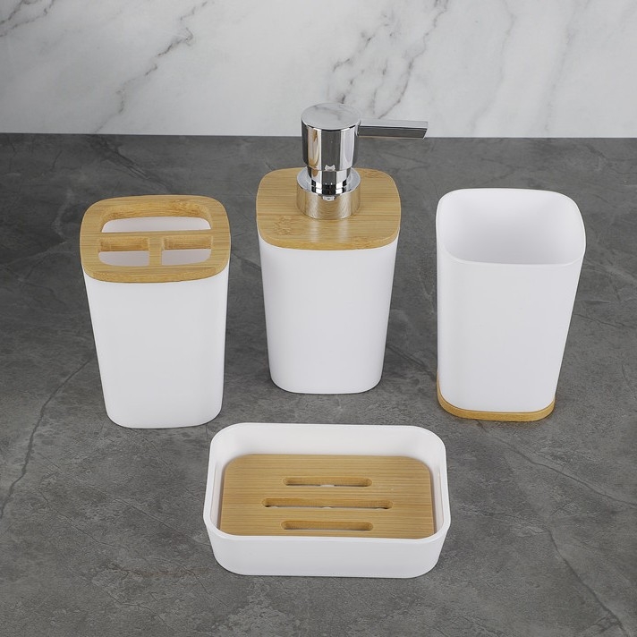 Sada na čistenie kúpeľne s elektroplatinovým povrchom — toaletná kefa s jemnými štetinami, mydlová miska, hydraulická šálka; Materiál: PP