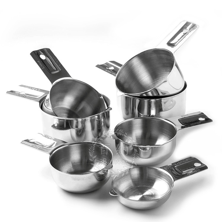 Sada meracích lyžíc a pohárov z nerezovej ocele na pečenie, kuchynské potreby, moderný minimalistický štýl