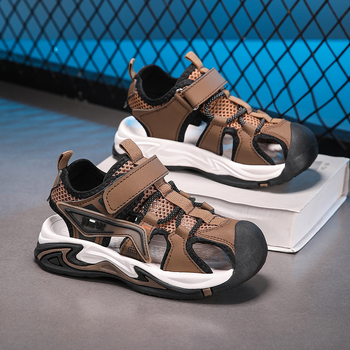 Detské sandále s uzavretou špičkou, vrchný diel s károvaným vzorom, ľahké, protišmyková podrážka z TPR, zapínanie na Velcro, bežná obuv