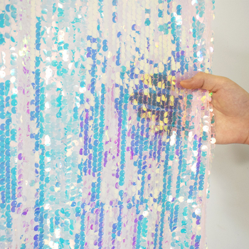 Vyšívané pozadie pre svadobnú výzdobu – polyester, polotienenie (40–70%), vhodné do obývačky, spálne a obchodných priestorov