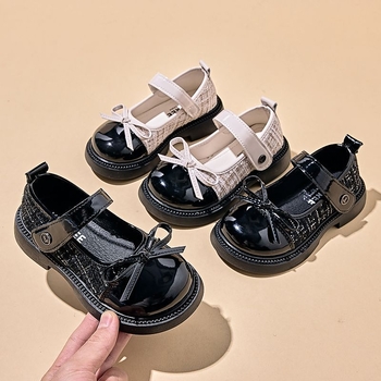 Mergaitei skirti korejiško stiliaus dirbtinės odos bateliai, dryžuotas dizainas, keli dirželiai, kvadratinė nosis, Velcro užsegimas, plokščias kulnas, guminė danga