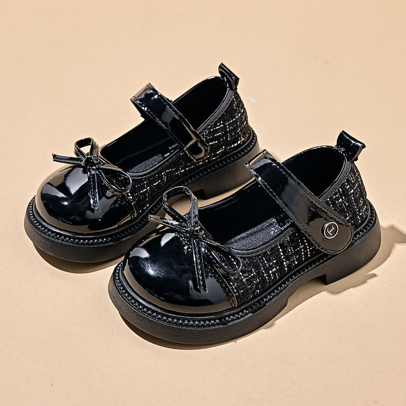 Mergaitei skirti korejiško stiliaus dirbtinės odos bateliai, dryžuotas dizainas, keli dirželiai, kvadratinė nosis, Velcro užsegimas, plokščias kulnas, guminė danga