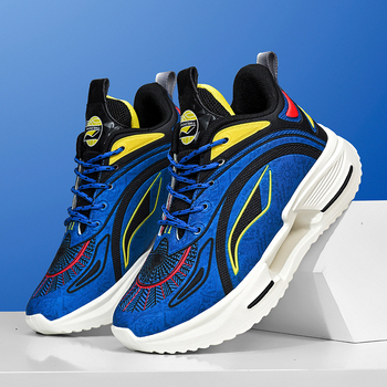 Detské basketbalové tenisky, vrchný materiál z pravej kože, priedušná sieťovinová výstelka, technológia tlmenia gélom, protivšmyková gumová podrážka, predné šnurovanie