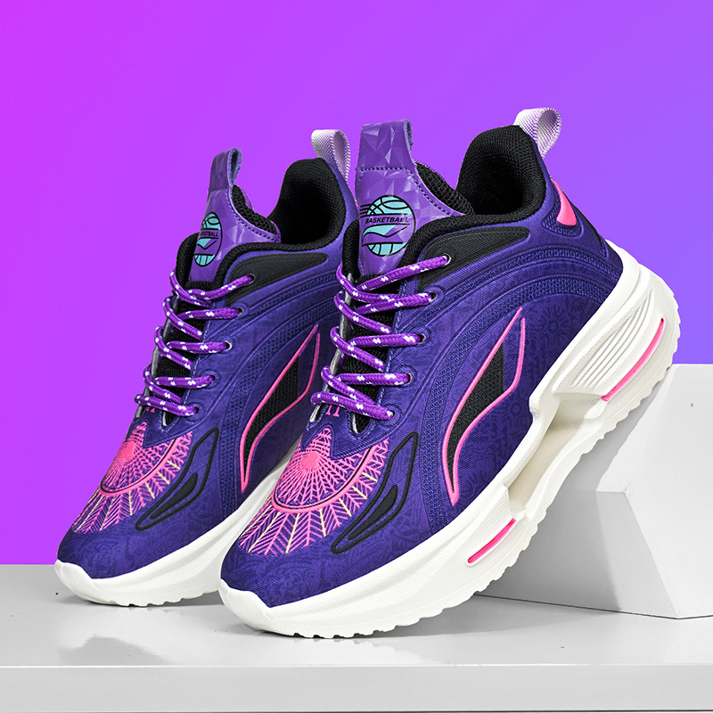 Detské basketbalové tenisky, vrchný materiál z pravej kože, priedušná sieťovinová výstelka, technológia tlmenia gélom, protivšmyková gumová podrážka, predné šnurovanie