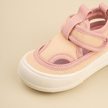 Unisex detské športové sandále s priedušným sieťovým vrškom, elastický vrchný materiál, zapínanie na suchý zips a mäkká TPR podrážka