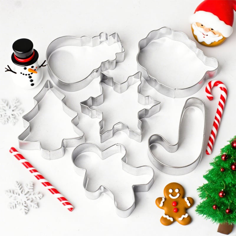 Sada 6 nerezových formičiek na koláčiky v tvare vianočného perníkového mužíka