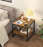 Τραπέζι σαλονιού με επιφάνεια από συμπαγές ξύλο και μεταλλικό πλαίσιο, τετράγωνη γωνία, χώρος αποθήκευσης, μοντέρνο μινιμαλιστικό στυλ.