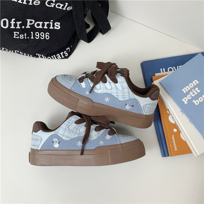 Moteriški kanvas bateliai - žemas profilis, raišteliai, viršus iš dirbtinės PU, guminė padas, kvėpuojantys.