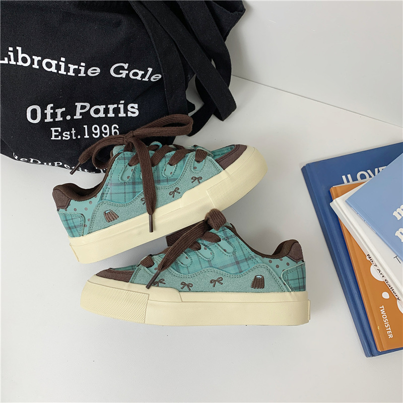 Moteriški kanvas bateliai - žemas profilis, raišteliai, viršus iš dirbtinės PU, guminė padas, kvėpuojantys.