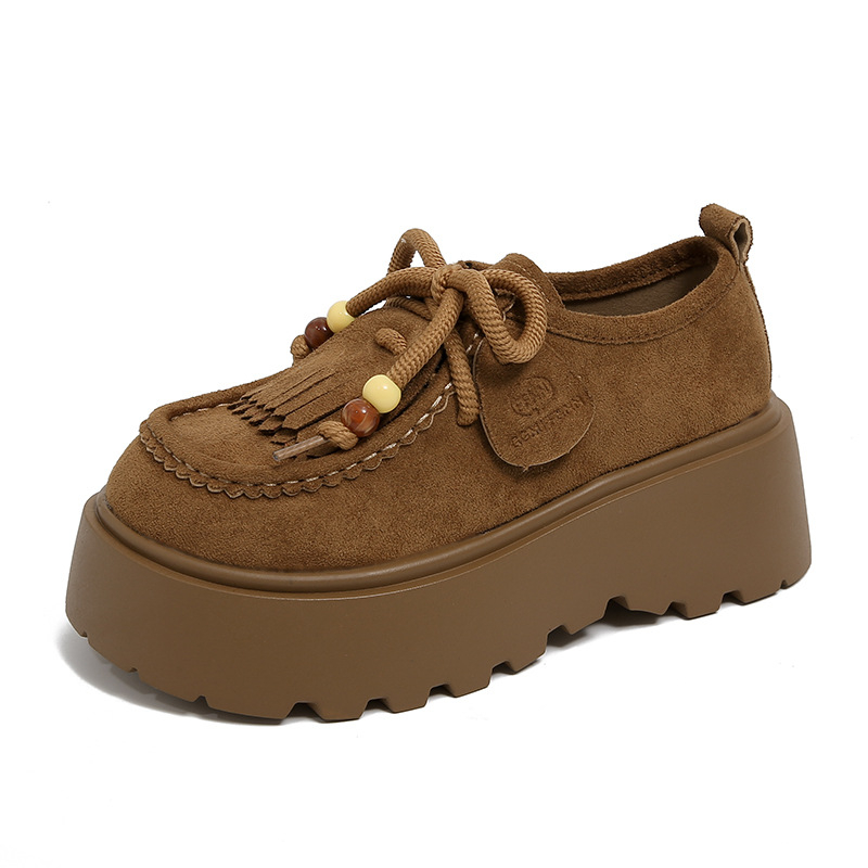 Velūriniai loaferiai su priekiniais raišteliais, apvali nosis, platforma, vidutinio aukščio kulnas 3-6 cm, gumos padas