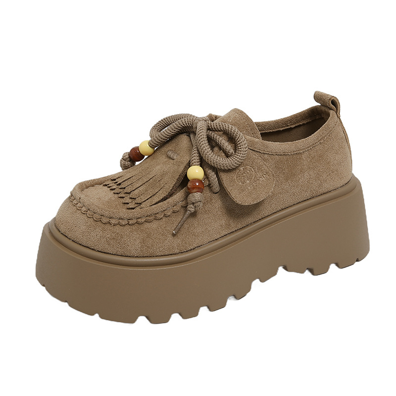 Velūriniai loaferiai su priekiniais raišteliais, apvali nosis, platforma, vidutinio aukščio kulnas 3-6 cm, gumos padas