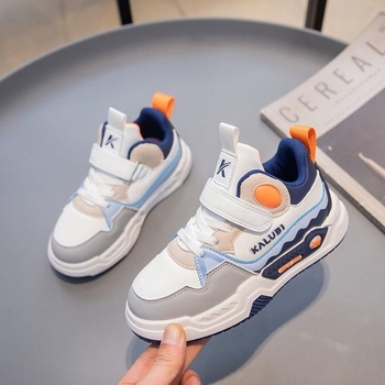 Detské unisex tenisky, PU vrchný materiál, zapínanie na suchý zips (Velcro), podrážka z gumy, vzor prúžkov, nízky profil