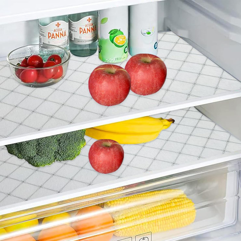 Libisemiskindel külmiku matt, veekindel ja õlile vastupidav, niiskuse- ja hallitusvastane; polüester, lillemustriga, ruudukujuline kuju