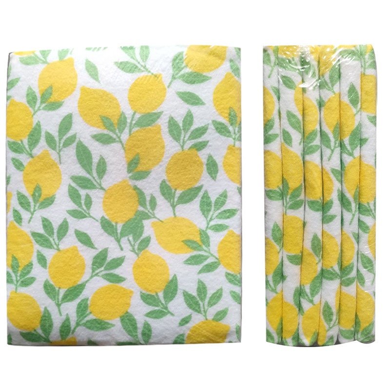 Libisemiskindel külmiku matt, veekindel ja õlile vastupidav, niiskuse- ja hallitusvastane; polüester, lillemustriga, ruudukujuline kuju