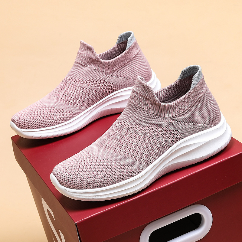 Unisex sportbačiai su flyknit viršutine dalimi, kvėpuojanti tinklinė vidinė danga, gumos padas, priekinis raištelis, apvali nosis, plokščia kulnė