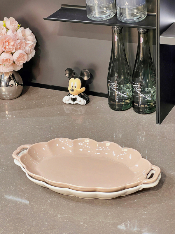 Keramický jedálenský set v nordickom štýle so krajkovým okrajom: tanier, miska a jedálenské paličky — darček pripravený