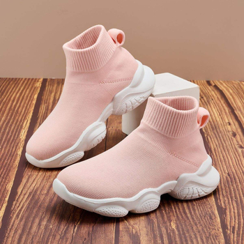 Slip-on sportiniai bateliai su Flyknit viršuje, kvėpuojanti tinklinė medžiaga, smailus pirštas, EVA padukas