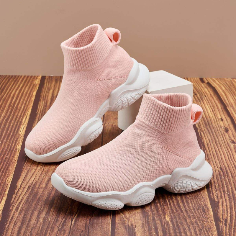 Slip-on sportiniai bateliai su Flyknit viršuje, kvėpuojanti tinklinė medžiaga, smailus pirštas, EVA padukas