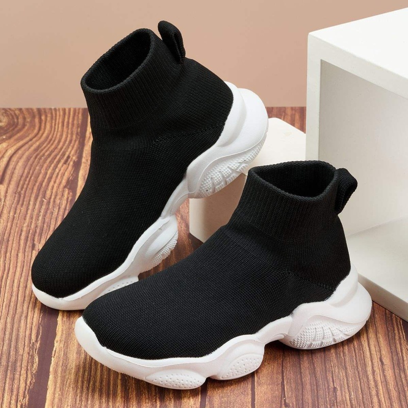 Slip-on sportiniai bateliai su Flyknit viršuje, kvėpuojanti tinklinė medžiaga, smailus pirštas, EVA padukas