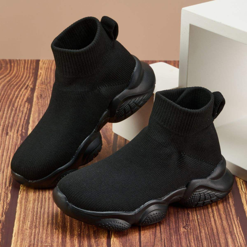 Slip-on sportiniai bateliai su Flyknit viršuje, kvėpuojanti tinklinė medžiaga, smailus pirštas, EVA padukas