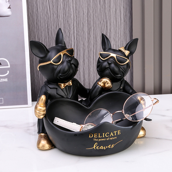 Smaržīgā buldogā figūra — atslēgu, tālvadības pults un uzkodu turētājs, dekors pie TV skapja; roku apglezots, mūsdienīgs minimālisma stils, pielāgojams