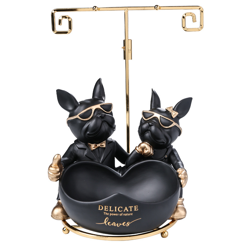 Smaržīgā buldogā figūra — atslēgu, tālvadības pults un uzkodu turētājs, dekors pie TV skapja; roku apglezots, mūsdienīgs minimālisma stils, pielāgojams