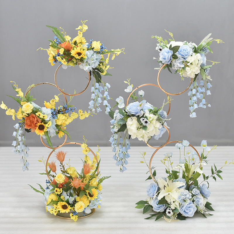 Donut tvarovaný ozdobný kovový kvetinový doplnok so hodvábnymi margarétami