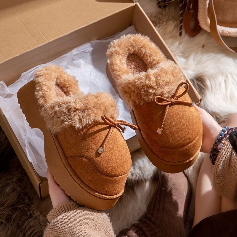 Moteriškos šlepetės su dirbtinio zomšos viršutine dalimi, uždaras pirštas, vidinis pūkų pamušalas, PVC padas žiemai ir rudeniui