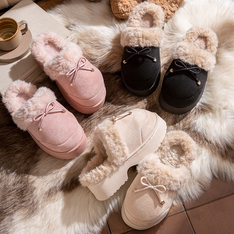 Moteriškos šlepetės su dirbtinio zomšos viršutine dalimi, uždaras pirštas, vidinis pūkų pamušalas, PVC padas žiemai ir rudeniui