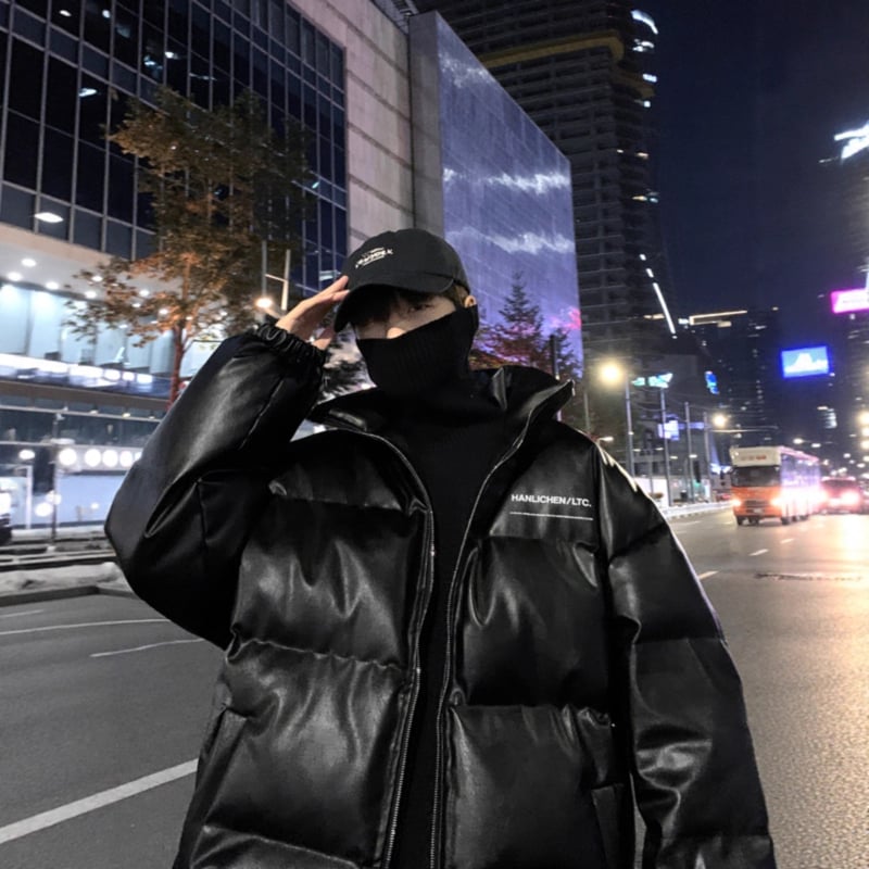 Žieminė pūkinė striukė su stovinčia apykakle, šilko-kokvilnos užpildas, priekinis užsegimas, laisvas kirpimas, storas šilumos sluoksnis, PU odos akcentai