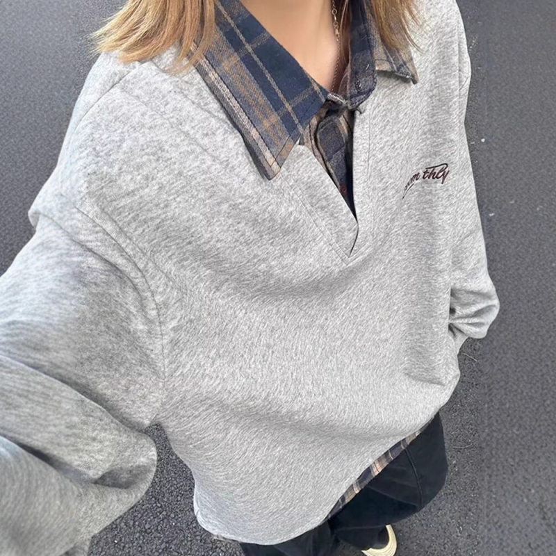 Dressipluus trükisega, pööratud kaelaga, pikad varrukad, vaba lõige