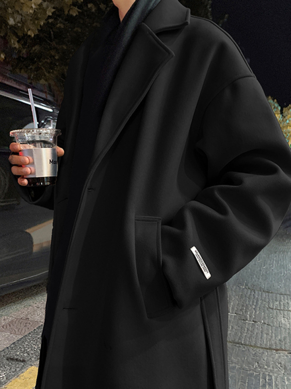 Vyrinis vilnos paltas, vidutinio ilgio, britiško stiliaus, apykaklė su reveru, vienos eilės užsegimas